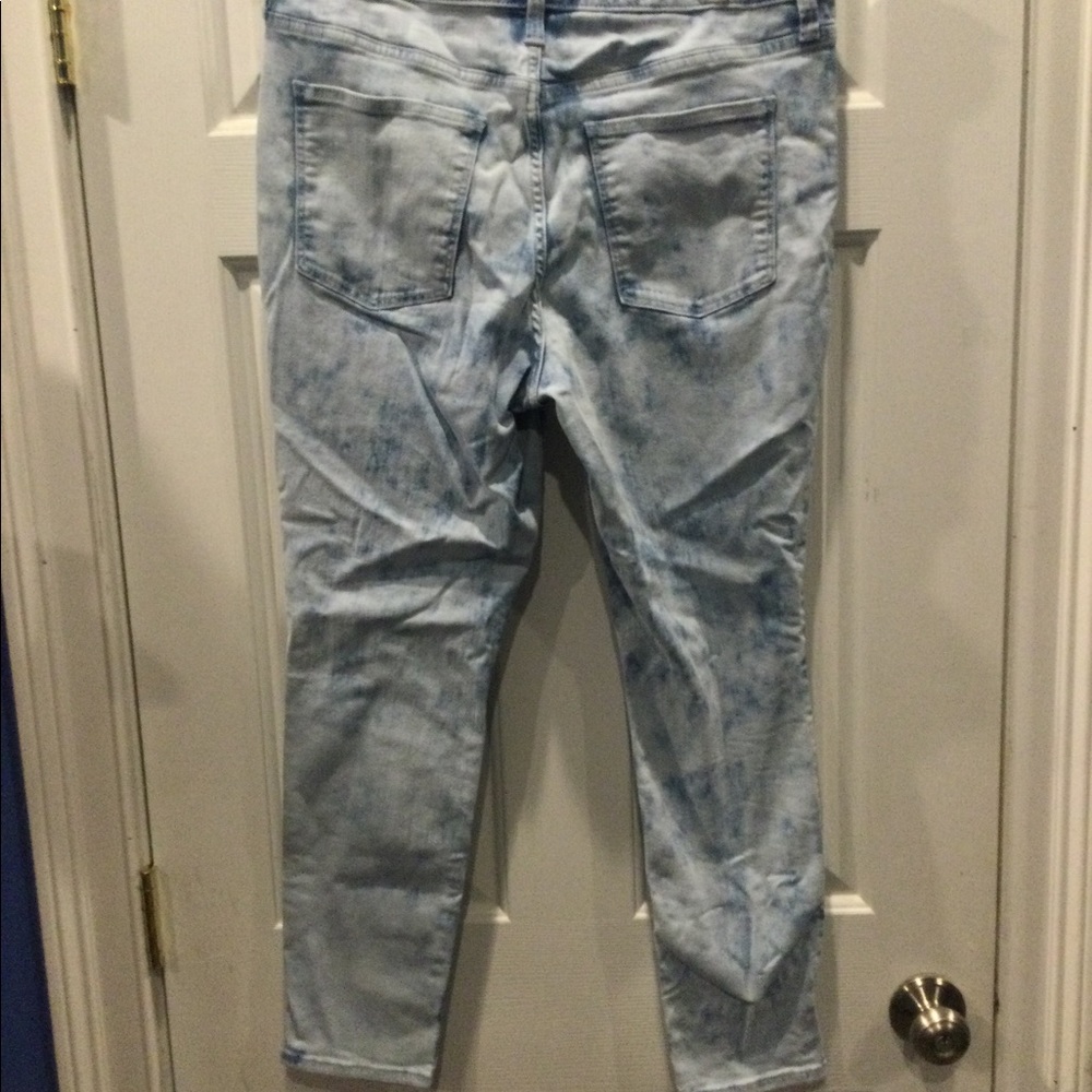 Universal Threads Jeans - Picture 2 of 4